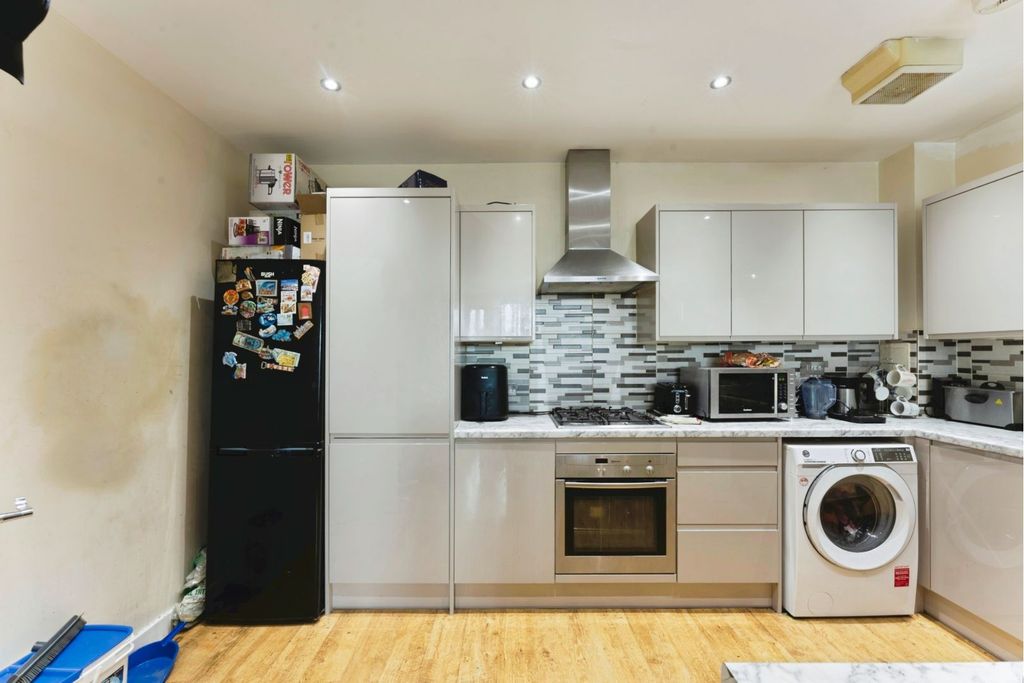 Property photo 2 of 20 Kitchen