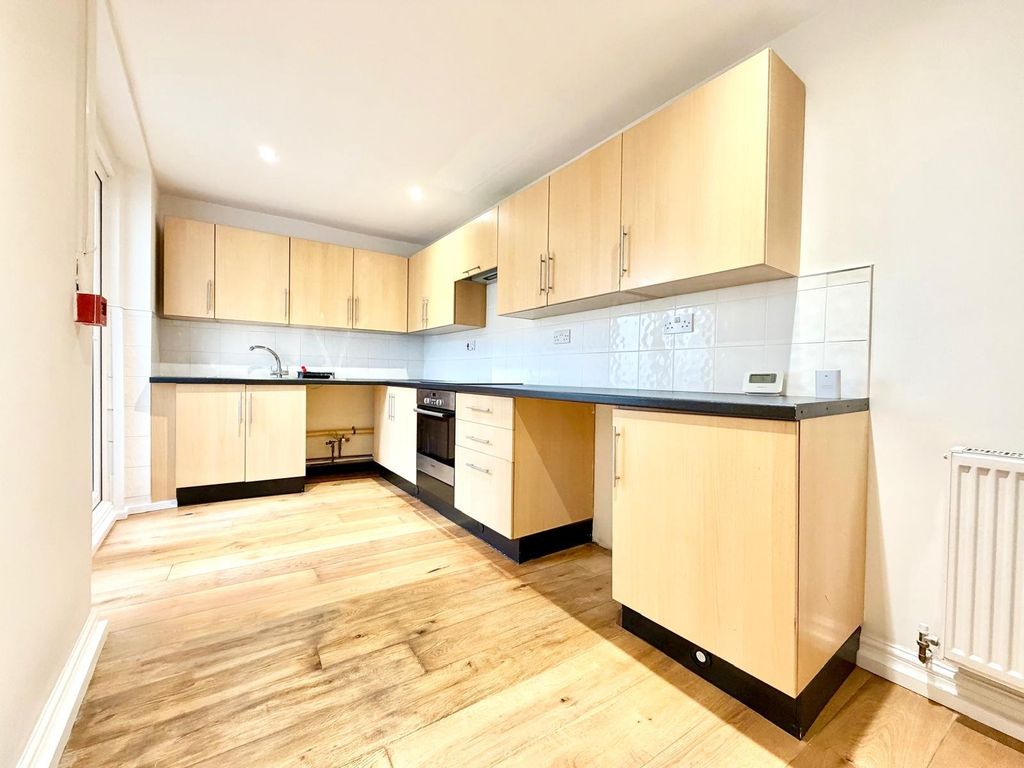 Property photo 3 of 7 Picture 3