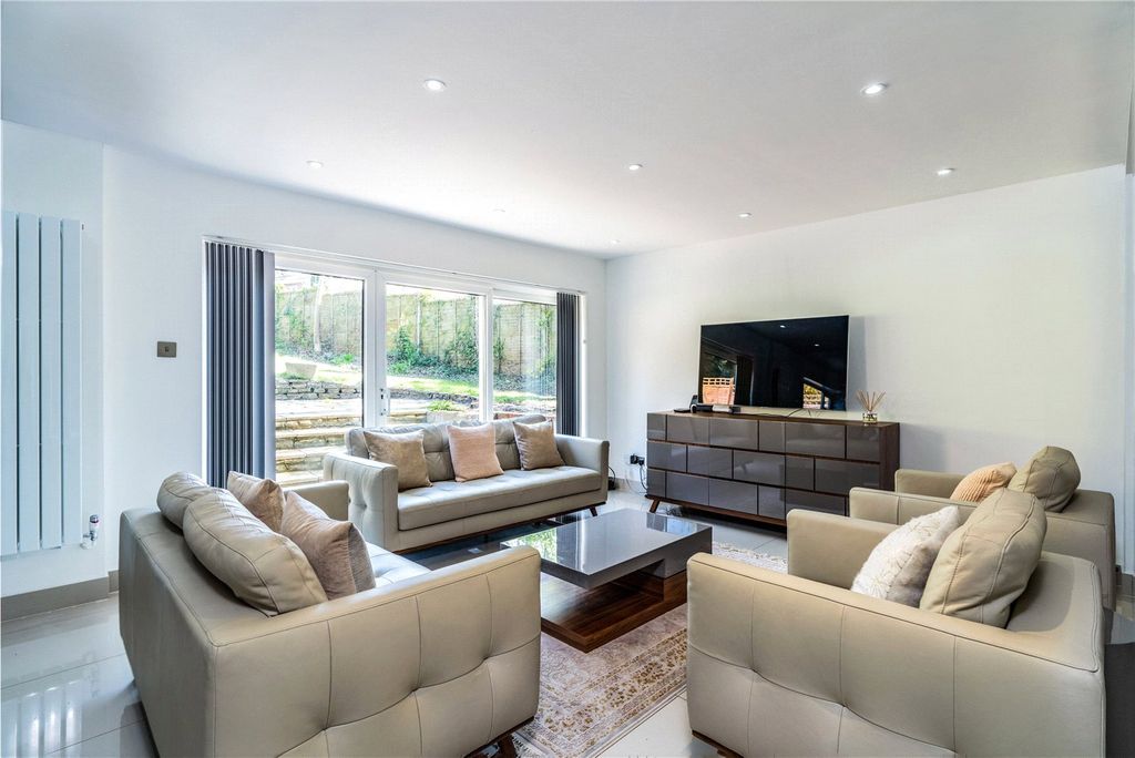 Property photo 3 of 12 Picture No. 16