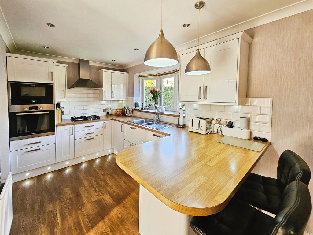 Property photo 2 of 19 Photo 5