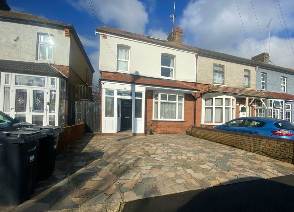 Property photo 1 of 27 4 Bedroom Home For Sale (Including Garden Bungalow)