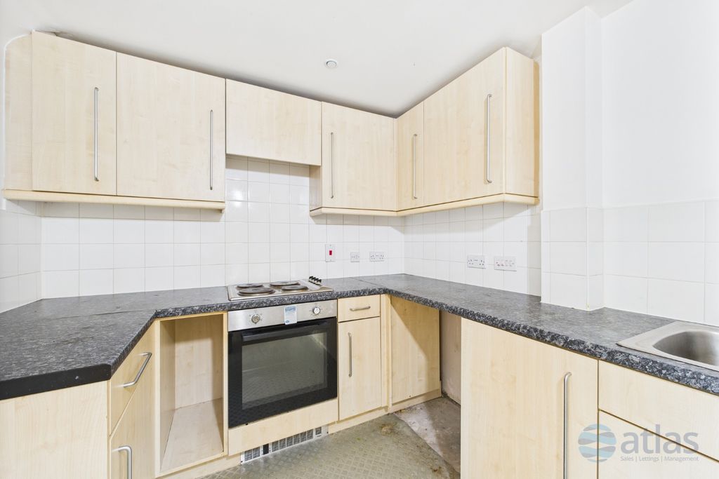 Property photo 2 of 11 Kitchen
