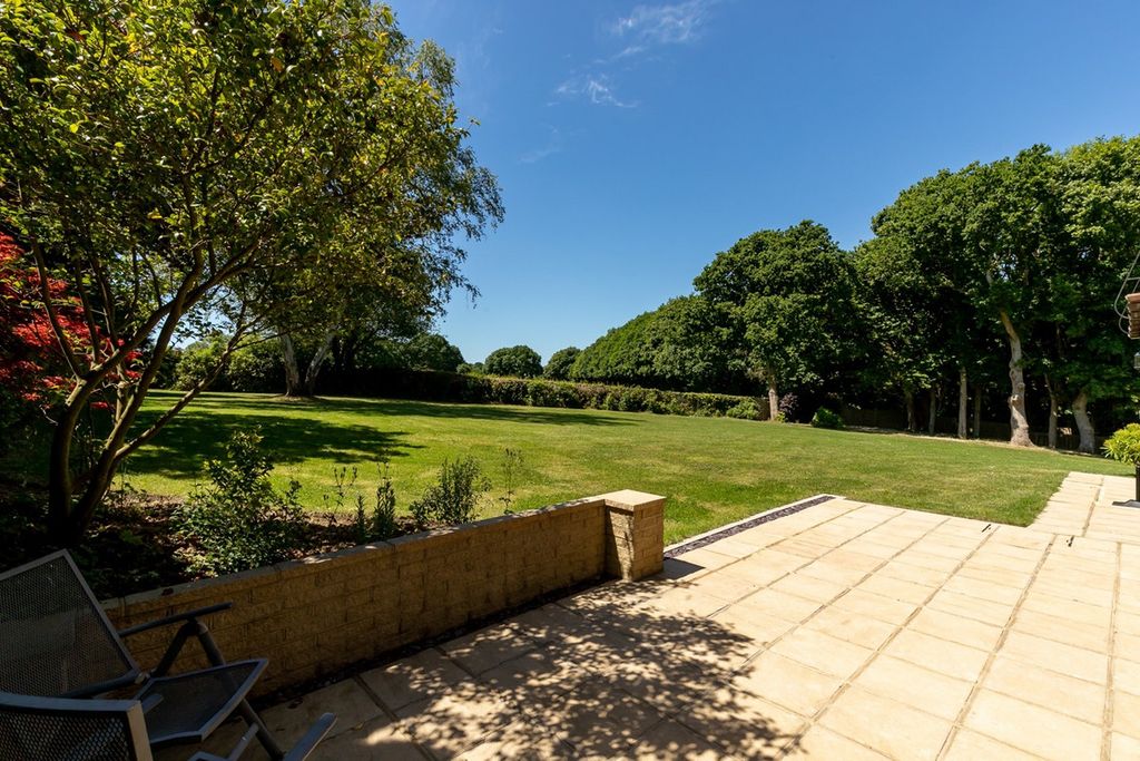 Property photo 3 of 34