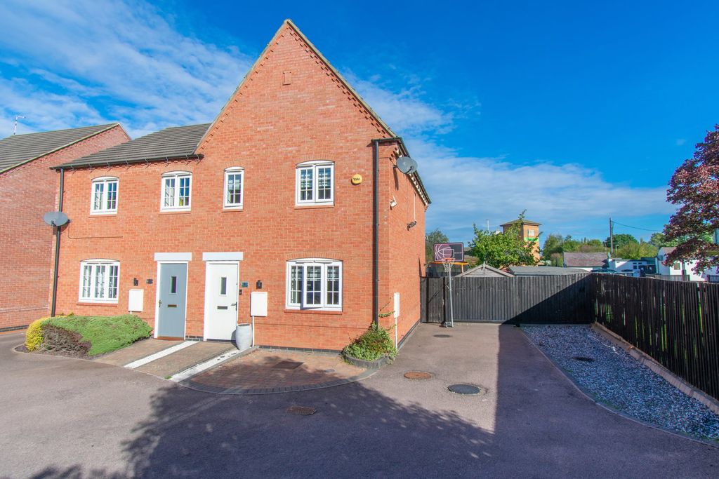 Property photo 1 of 18