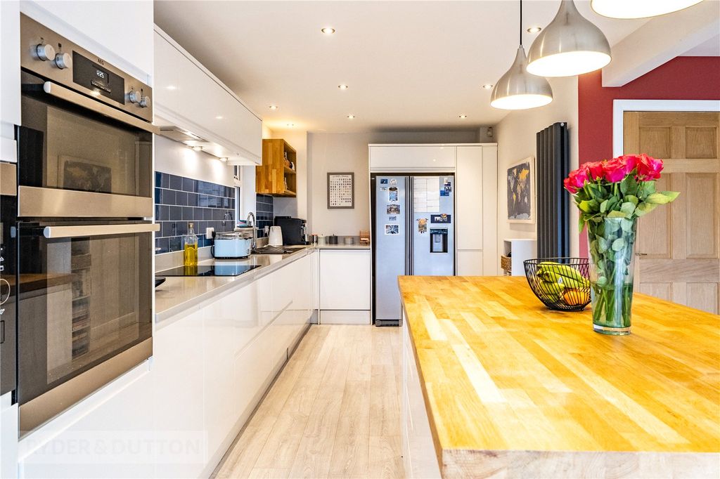 Property photo 3 of 27 Kitchen