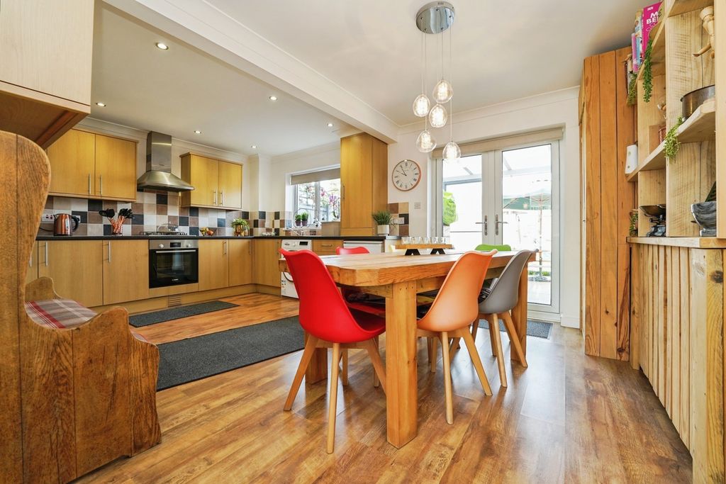 Property photo 2 of 11 Pbox-Img.Jpg