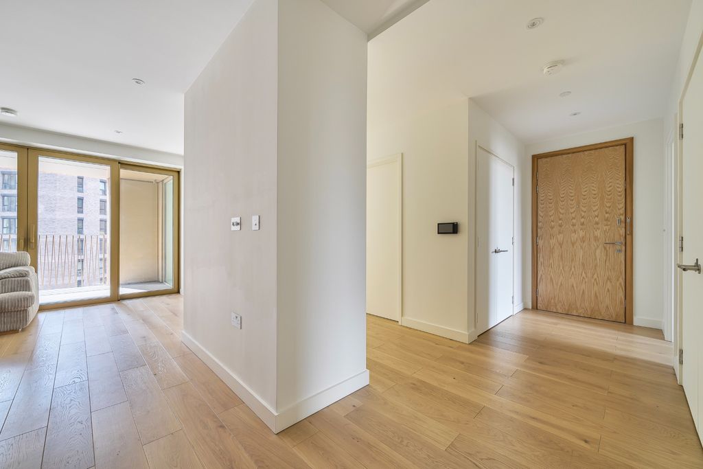 Property photo 2 of 21 4371511