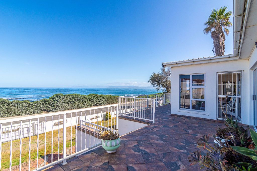 Property photo 2 of 32 1Sw1693293