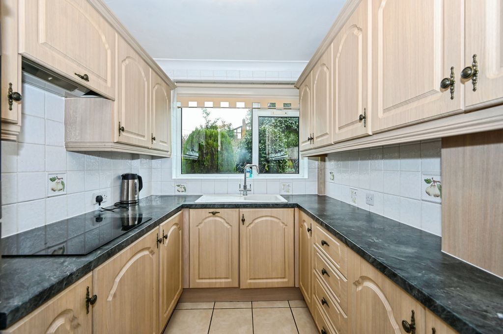 Property photo 3 of 14 Kitchen