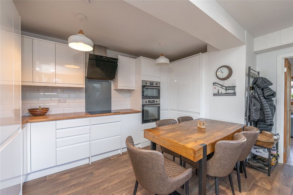 Property photo 3 of 33 Kitchen Alt