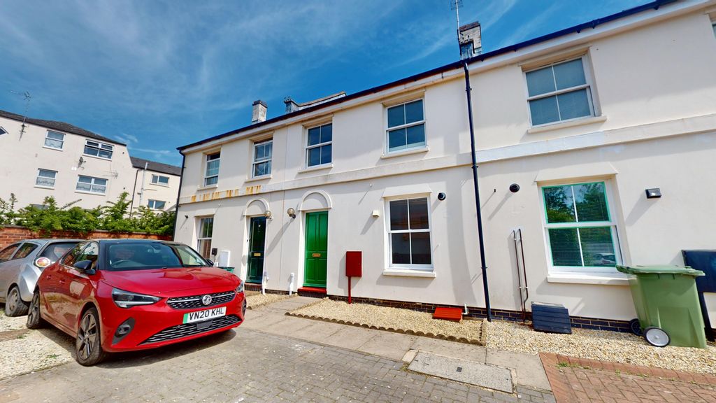 Property photo 1 of 15 984-04282025_160831