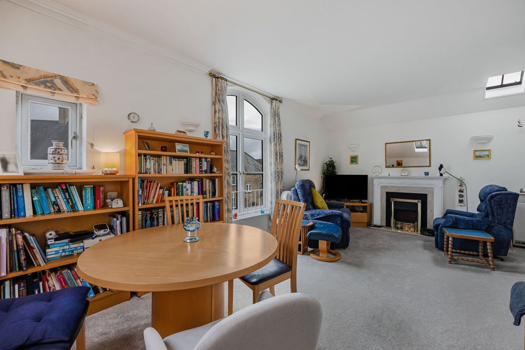 Property photo 2 of 21 Sitting Dining Room