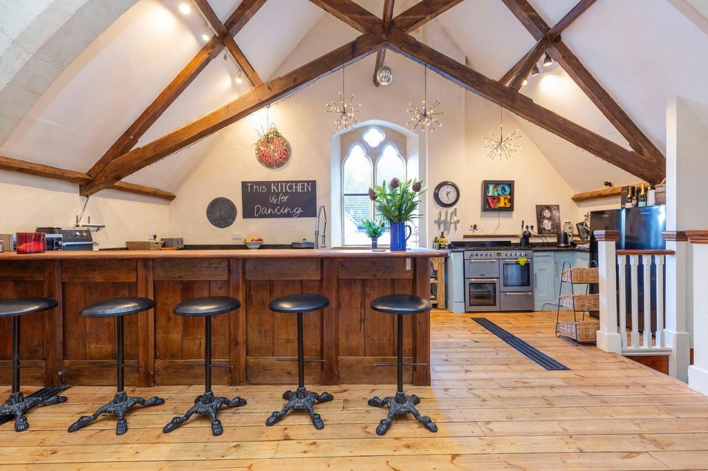 Property photo 3 of 27