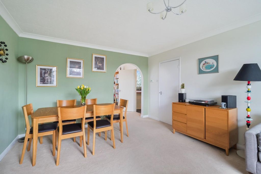 Property photo 3 of 20 Sandown Lodge