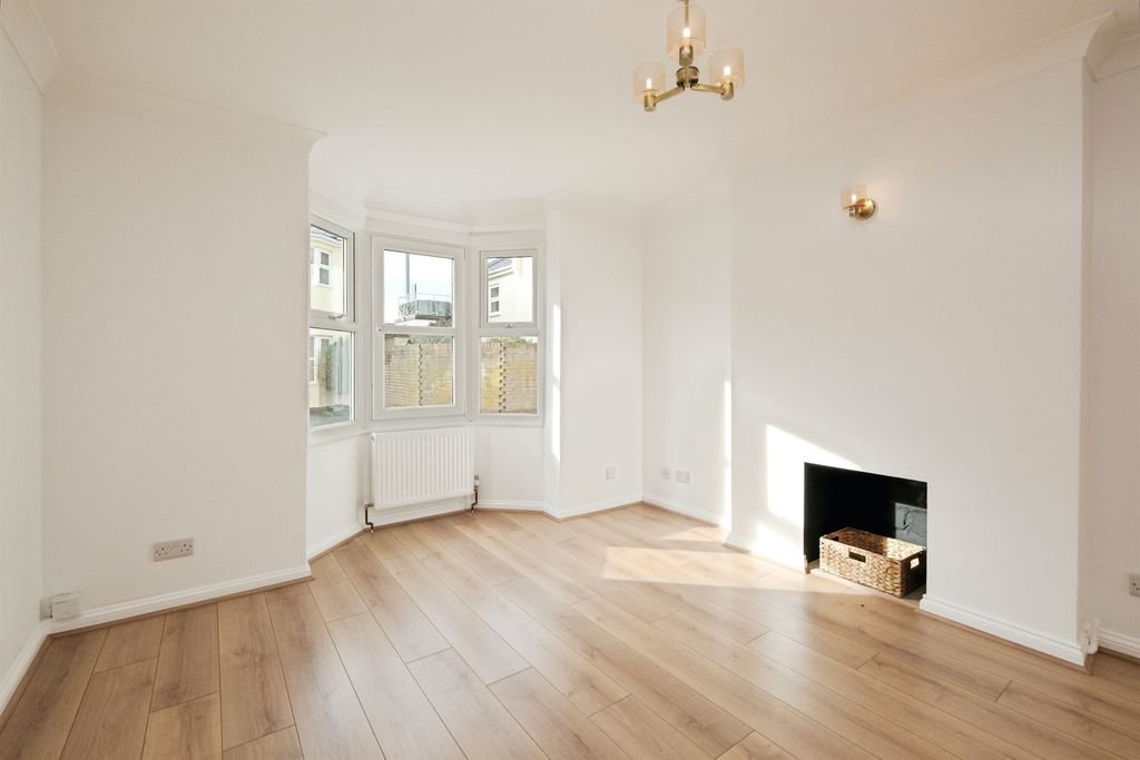 Property photo 3 of 21