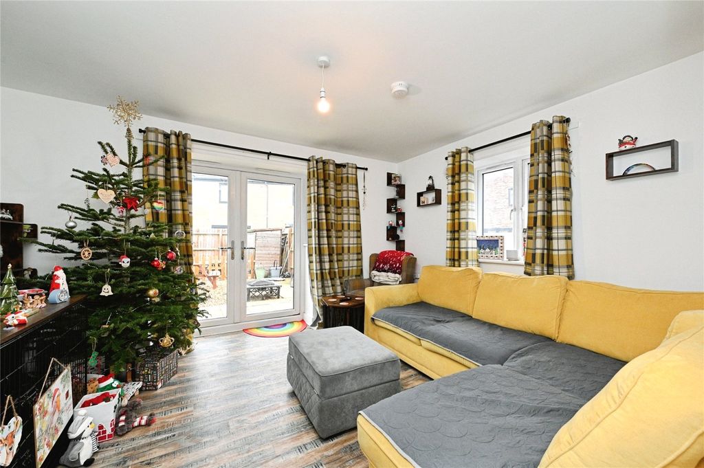 Property photo 3 of 16 Picture No. 12