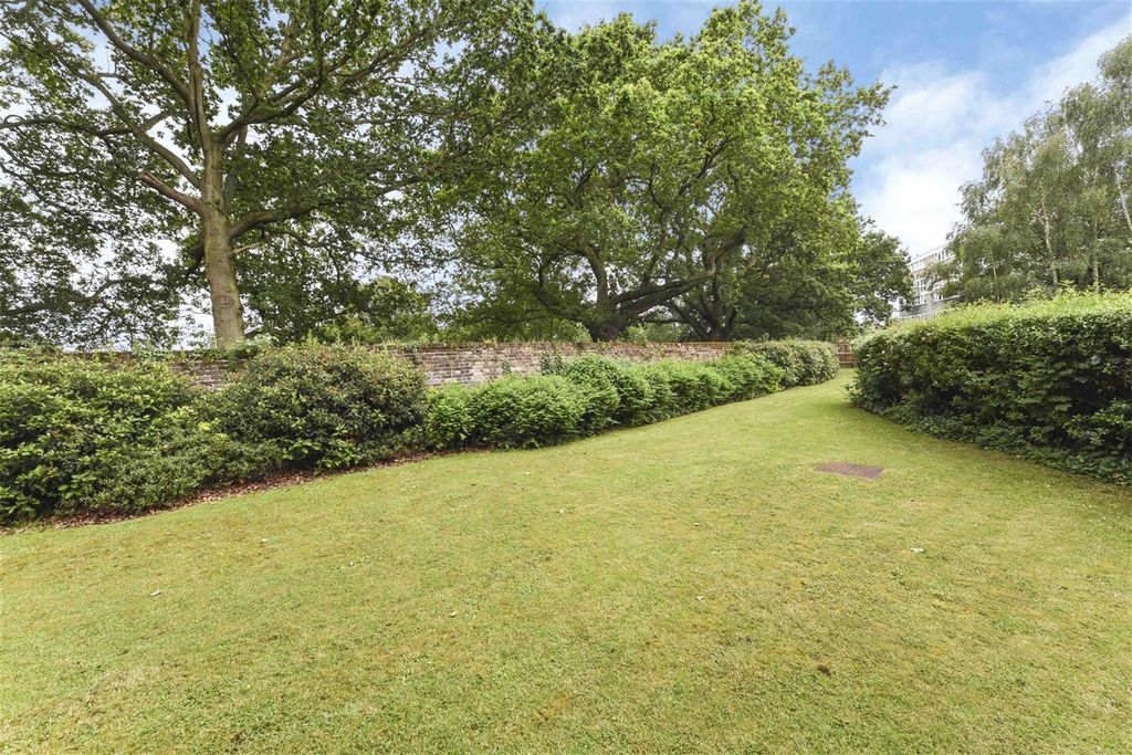 Additional image 11 of 2 bed flat for saleDeerhurst Crescent, Hampton Hill TW12