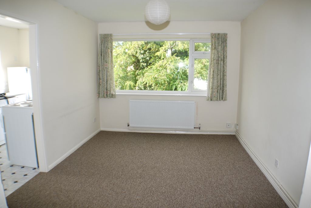 Property photo 3 of 7 Living Room