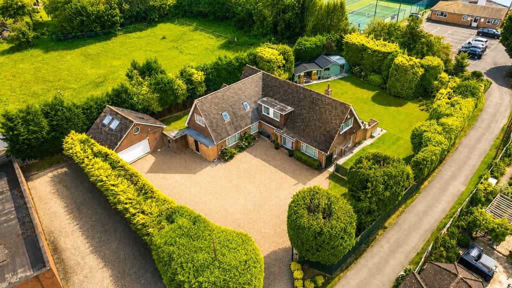 Property photo 2 of 50