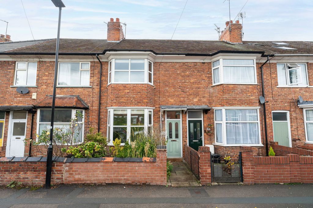 Property photo 1 of 17