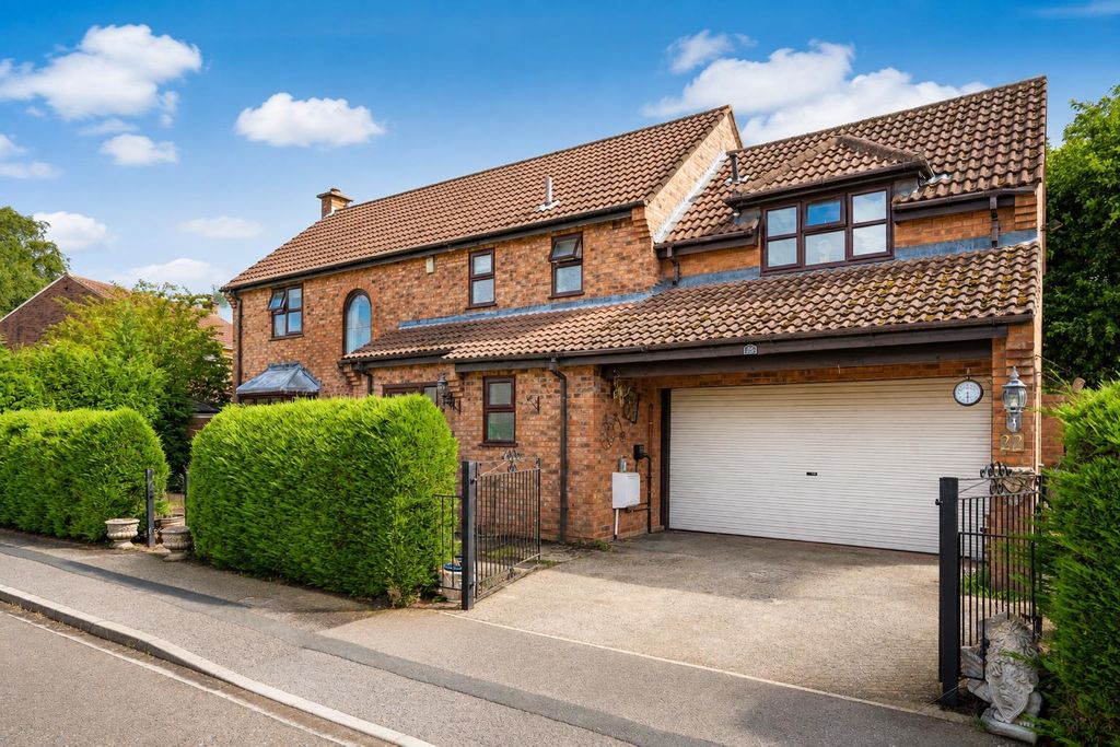 Property photo 1 of 17 External