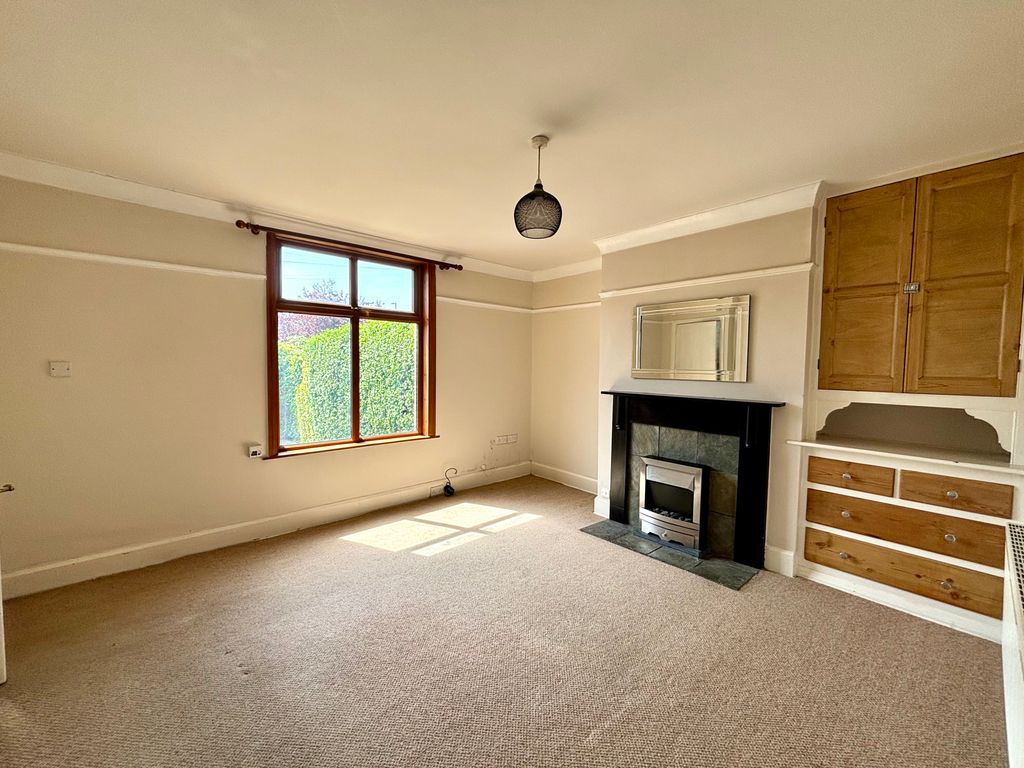 Property photo 1 of 14 Living Room
