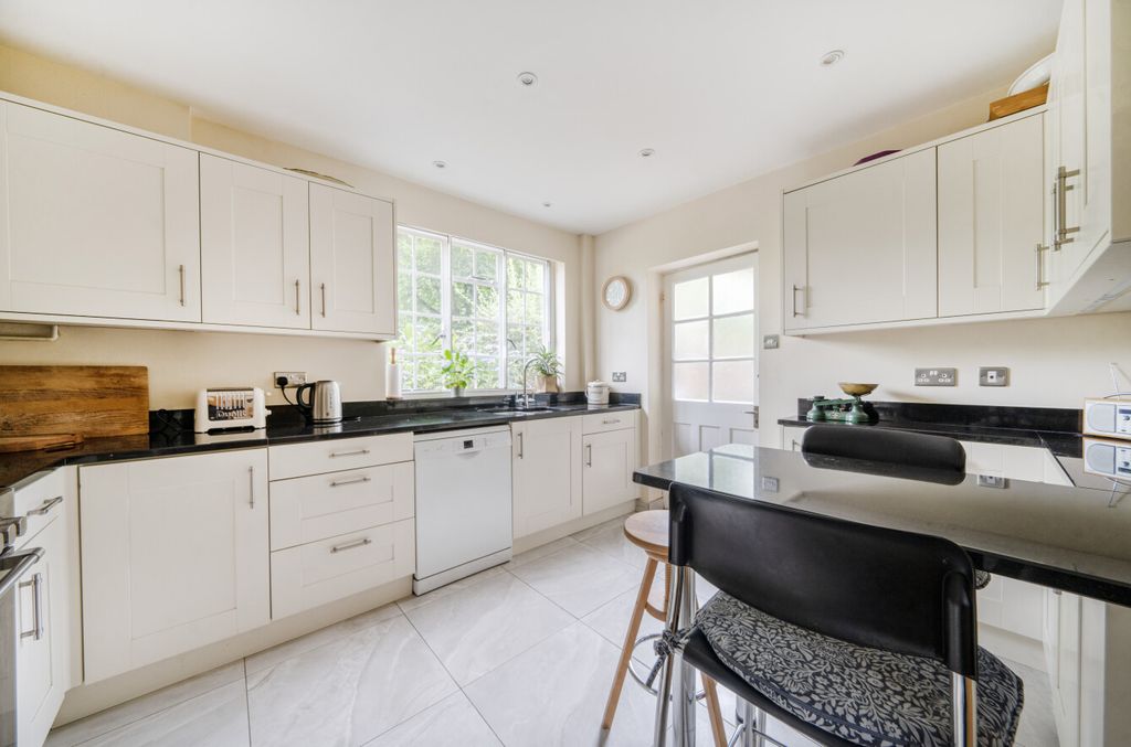 Property photo 3 of 22 1327358-18-6878Ea...