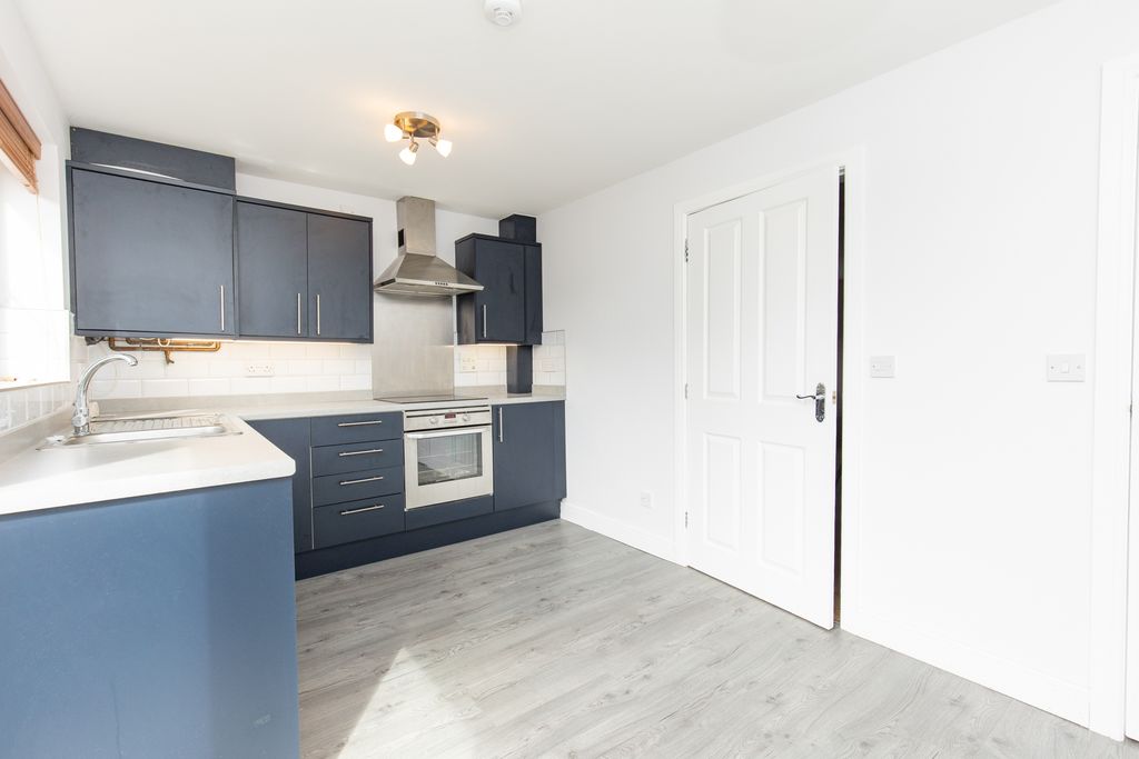 Property photo 2 of 11 Dining Kitchen