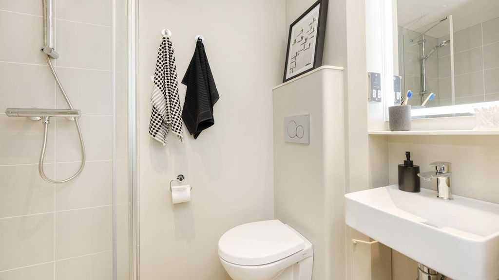 Property photo 2 of 28