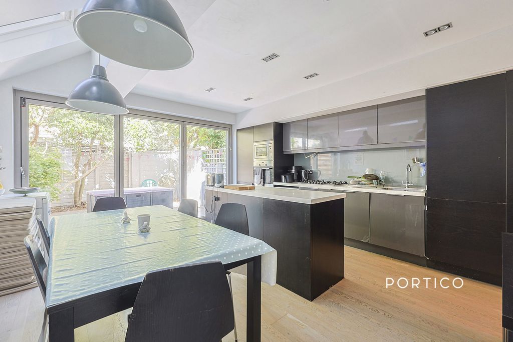 Property photo 3 of 20 Pbox-Img.Jpg