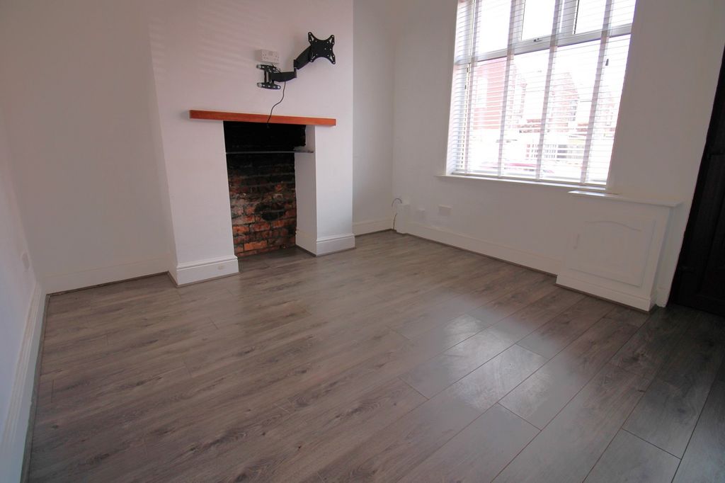 Property photo 2 of 9 Lounge