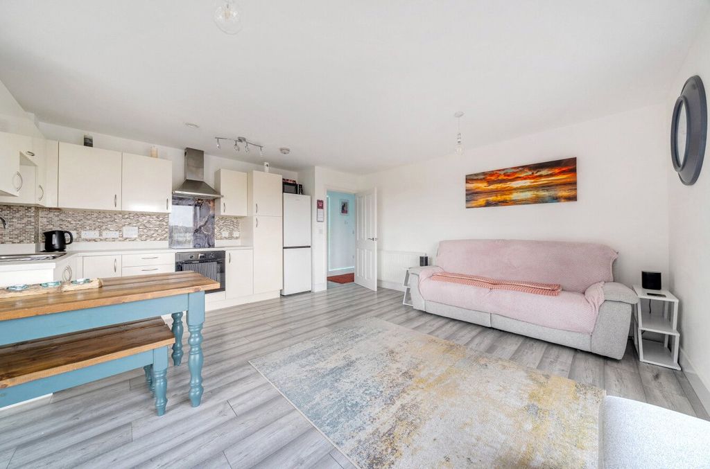 Property photo 3 of 11 1374672-5-690dc4F...