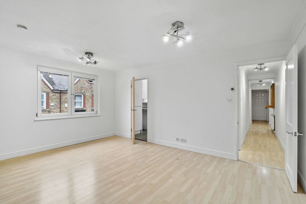 Property photo 3 of 11 Picture No. 16