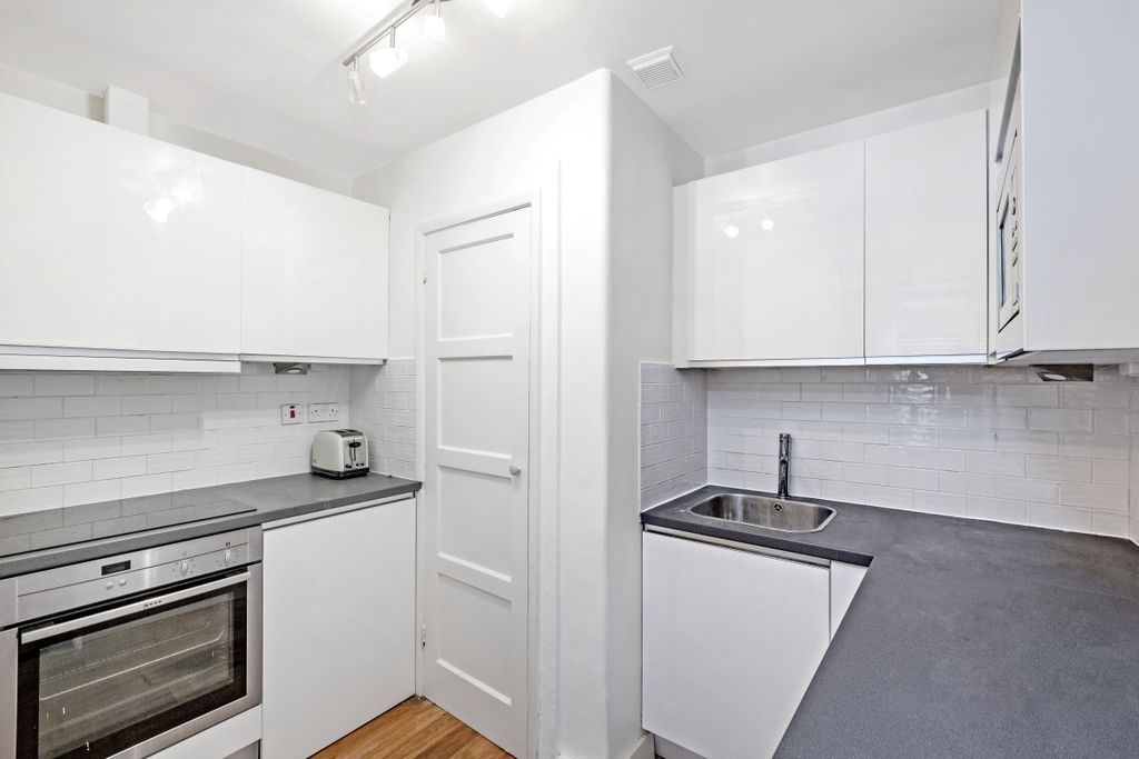 Property photo 2 of 8 1 (7)