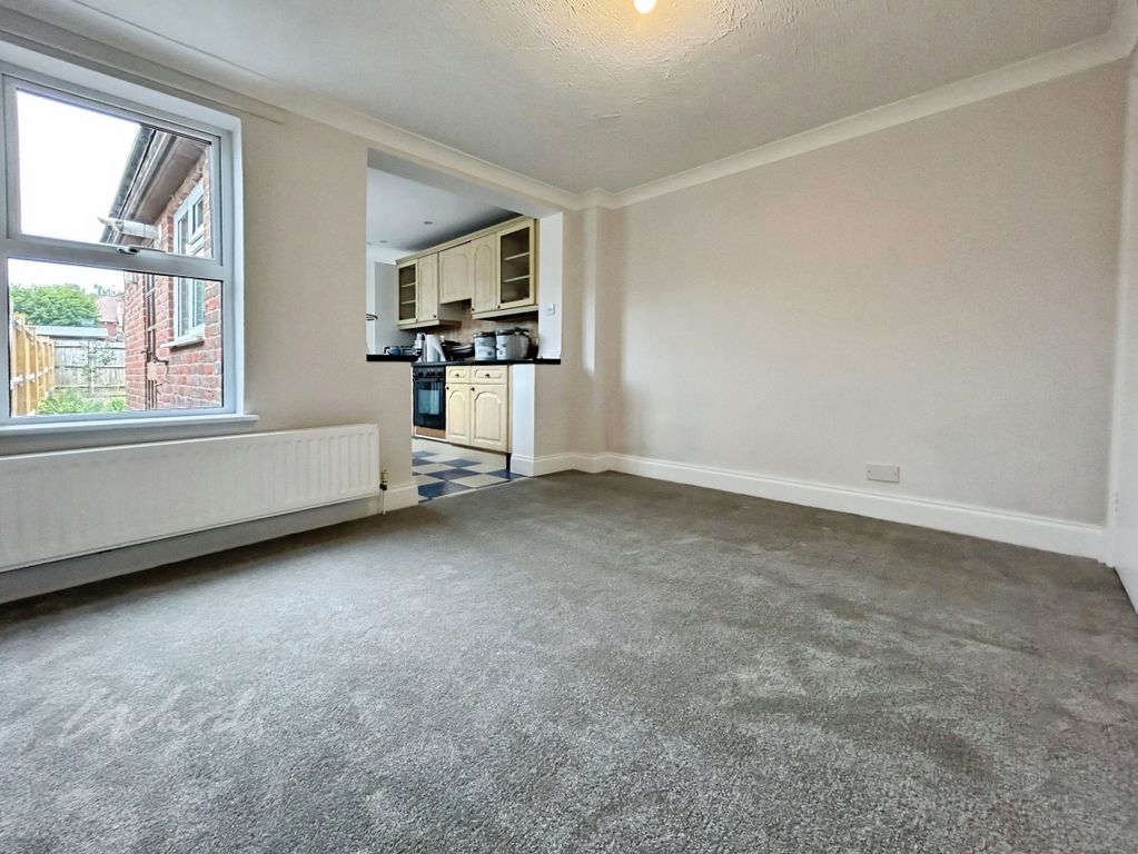 Property photo 3 of 10 Dining