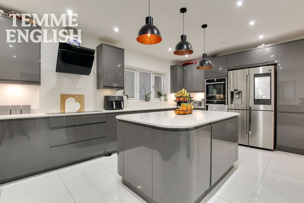 Property photo 3 of 32