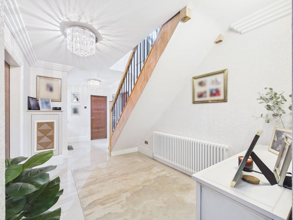 Property photo 3 of 36