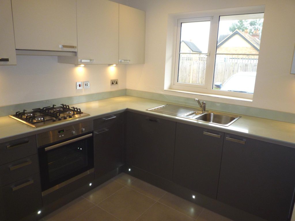 Property photo 2 of 11 Kitchen
