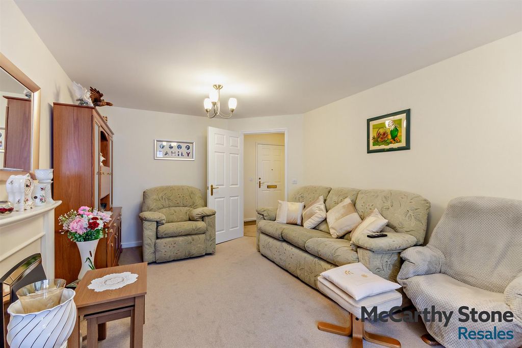 Property photo 3 of 21 8679888-Interior12-800.Jpg