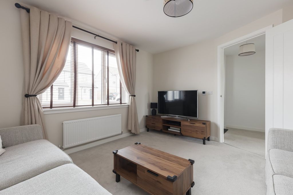 Property photo 3 of 25