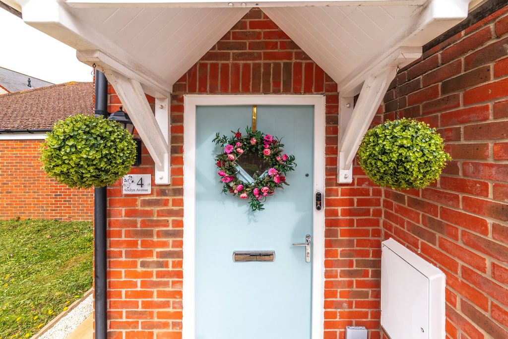 Property photo 2 of 33