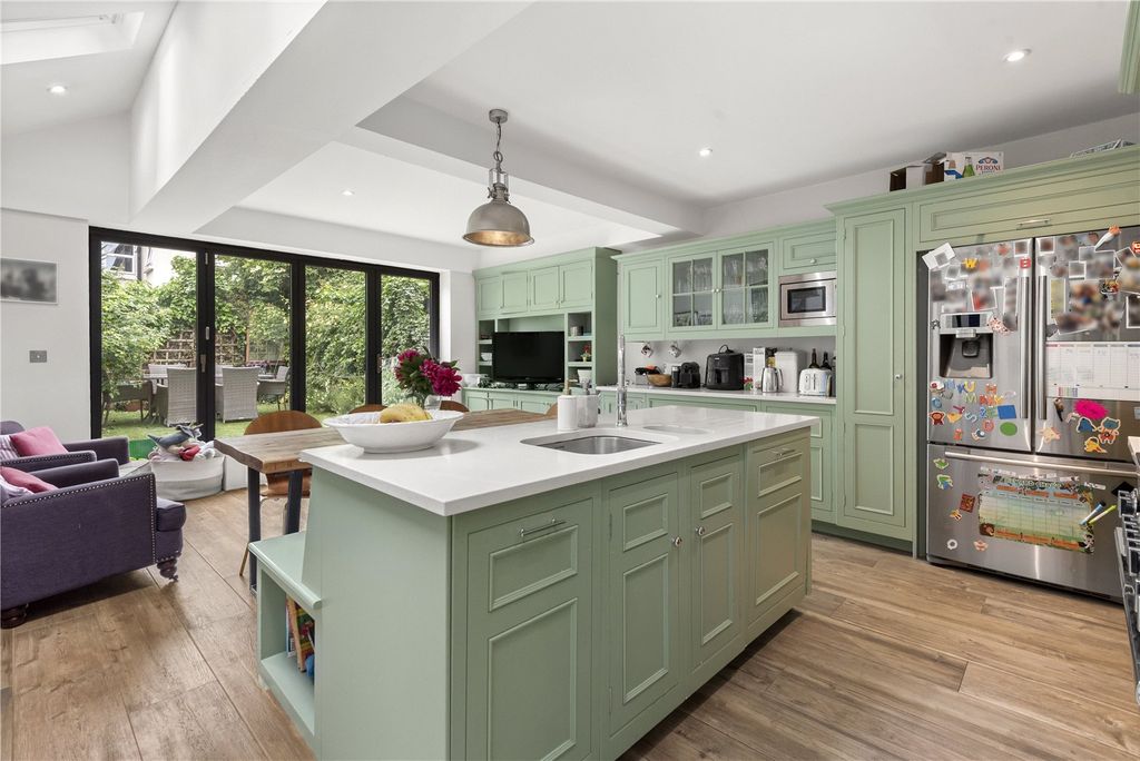 Property photo 1 of 18 Kitchen