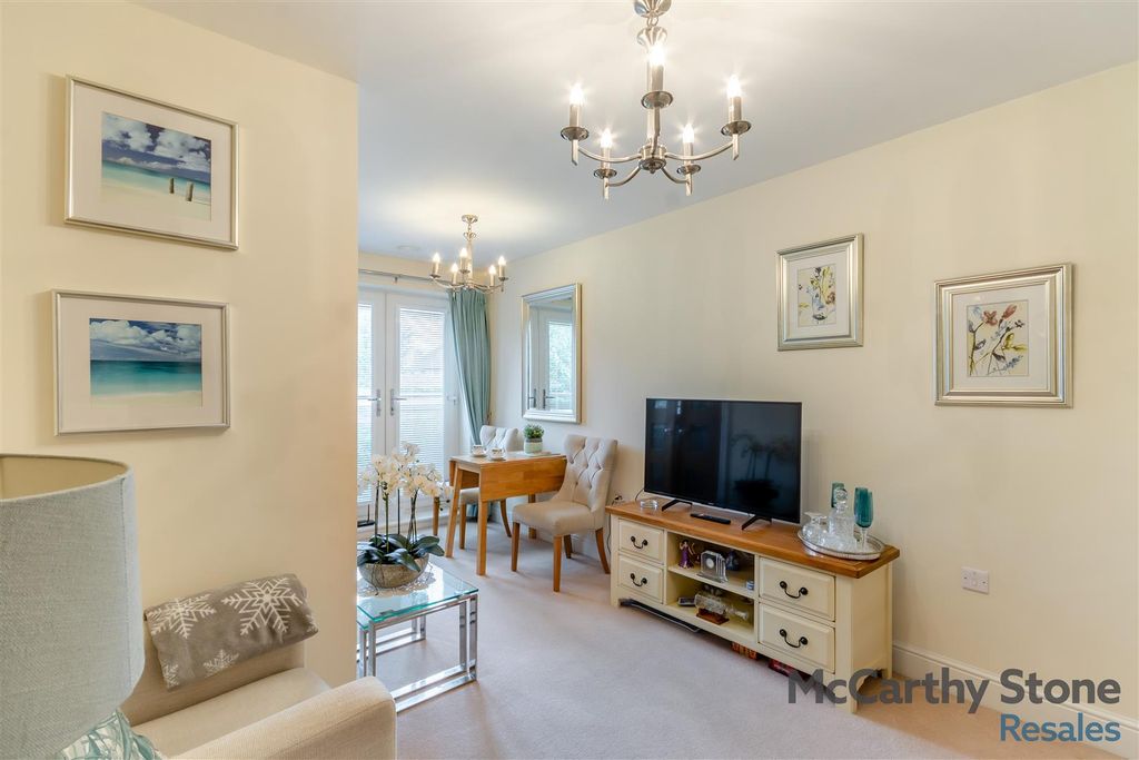 Property photo 2 of 32 8666611-Interior06.Jpg