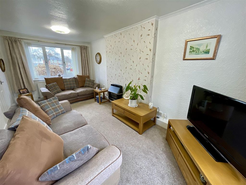 Property photo 2 of 10 Lounge