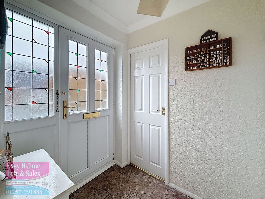 Property photo 3 of 17 Entrance Hall