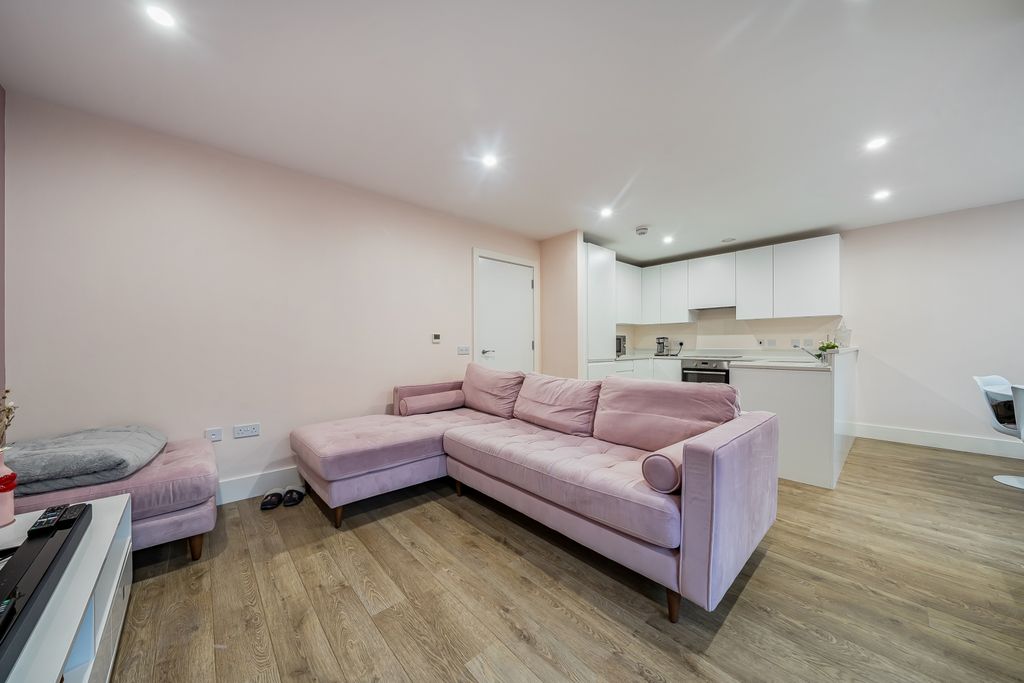 Property photo 1 of 19 Lounge