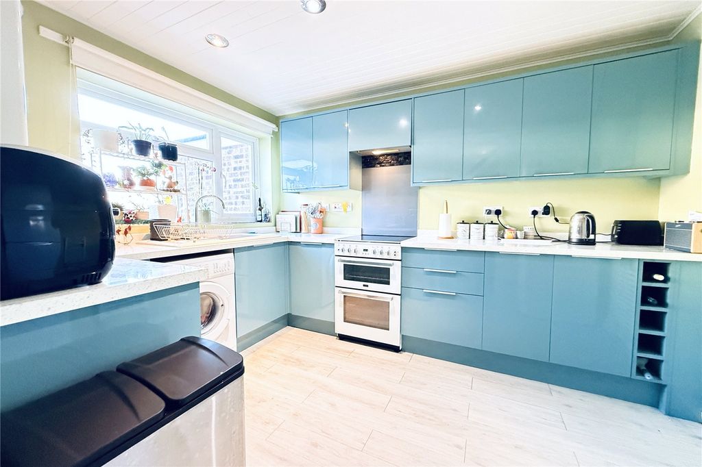 Property photo 2 of 12 Kitchen