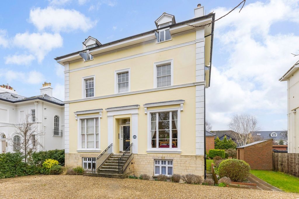 Property photo 1 of 12