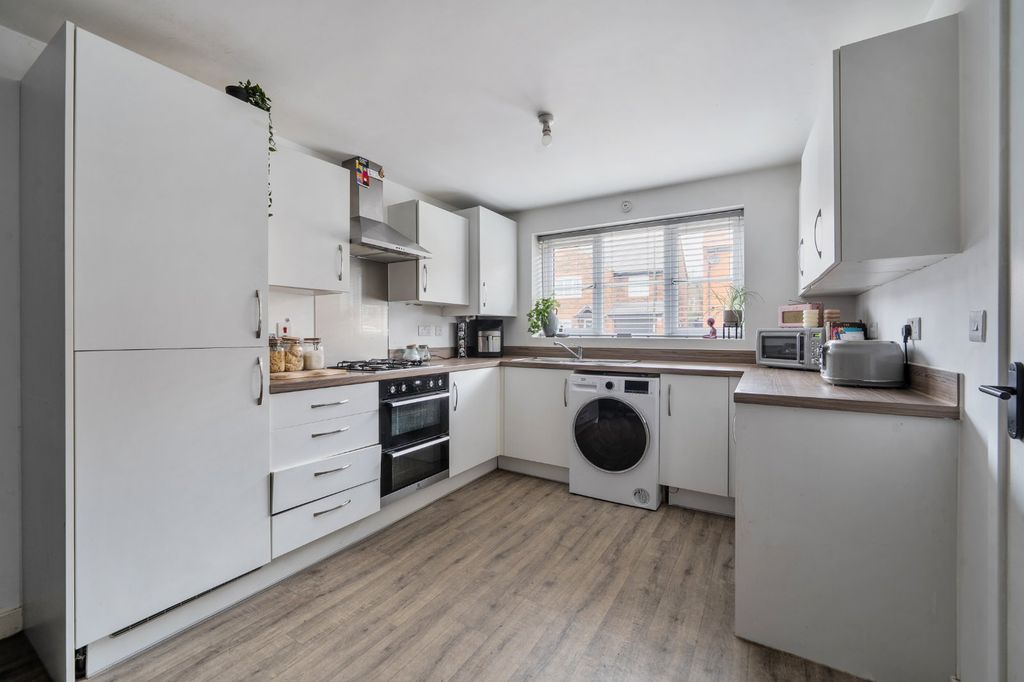 Property photo 2 of 19 Picture No. 11