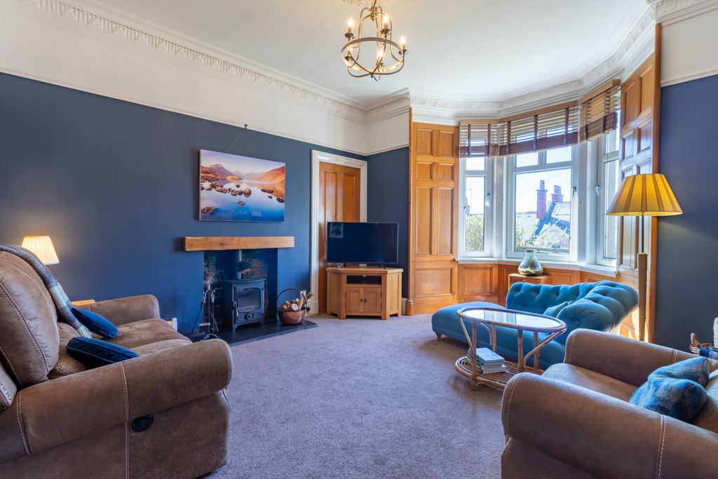 Property photo 2 of 24 Lounge